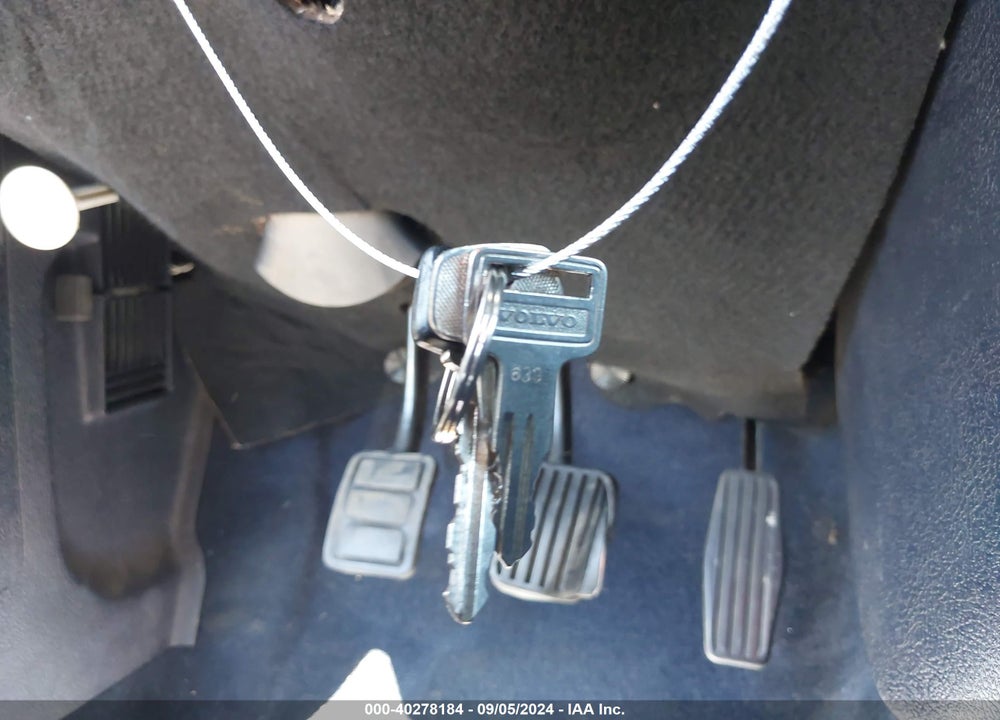 1983 VOLVO 242 GLT VIN: YV1AX4721D2234957