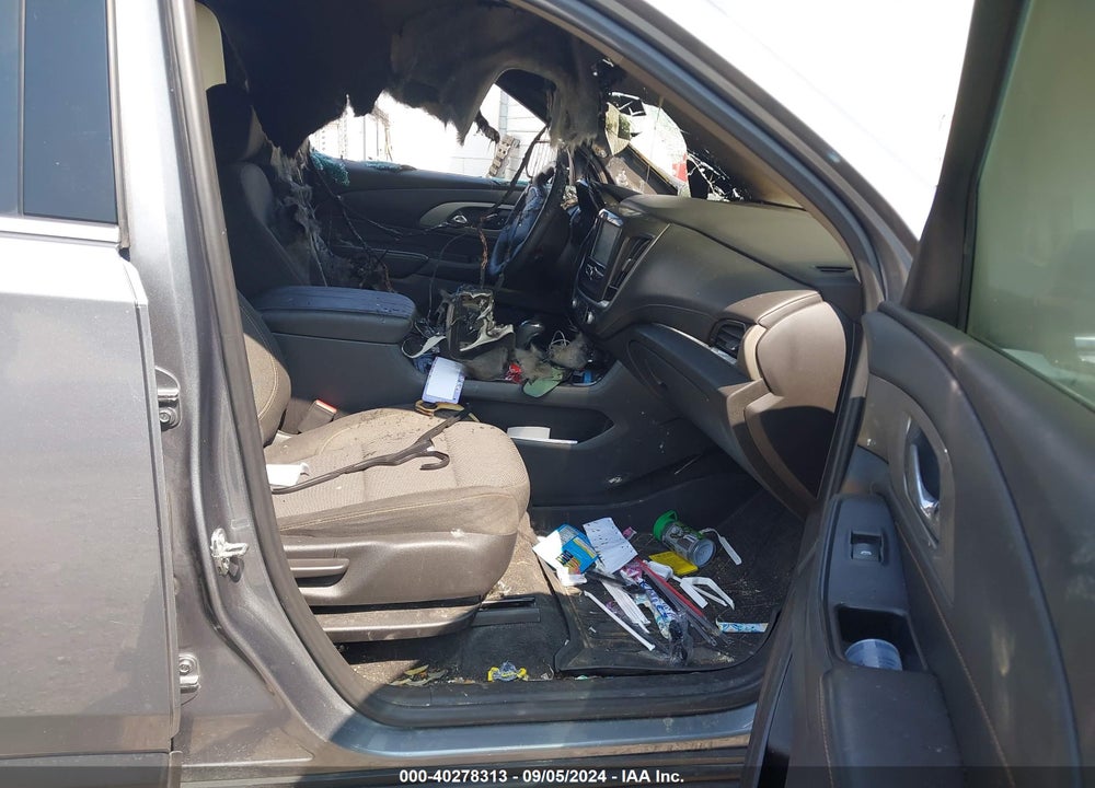 2018 CHEVROLET TRAVERSE LS VIN: 1GNERFKW2JJ281768