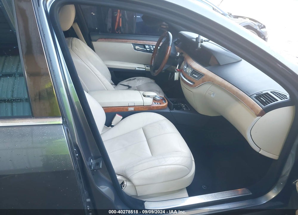 2007 MERCEDES-BENZ S 550 VIN: WDDNG71X47A053400