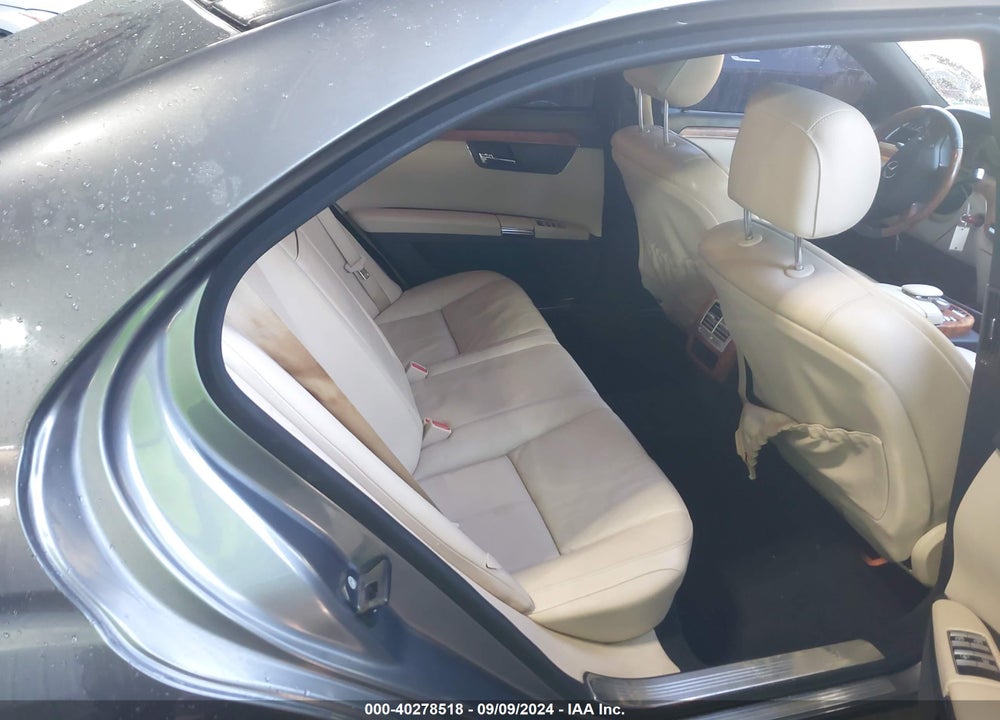 2007 MERCEDES-BENZ S 550 VIN: WDDNG71X47A053400