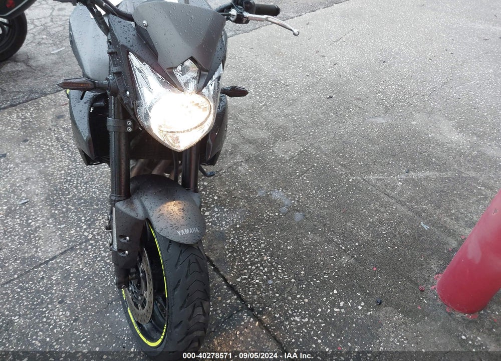 2013 YAMAHA FZ8-N VIN: JYARN27E2DA003905