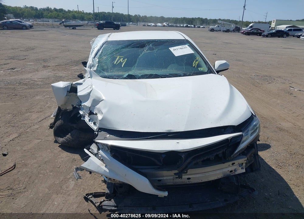 2018 TOYOTA CAMRY LE VIN: 4T1B11HK5JU567084