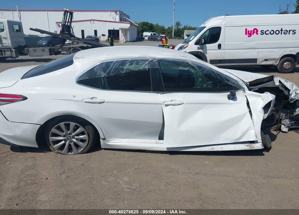 2018 TOYOTA CAMRY LE VIN: 4T1B11HK5JU567084