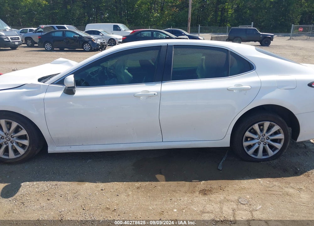 2018 TOYOTA CAMRY LE VIN: 4T1B11HK5JU567084