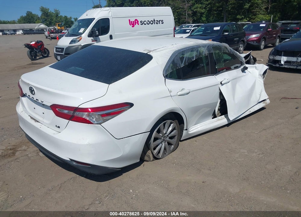 2018 TOYOTA CAMRY LE VIN: 4T1B11HK5JU567084