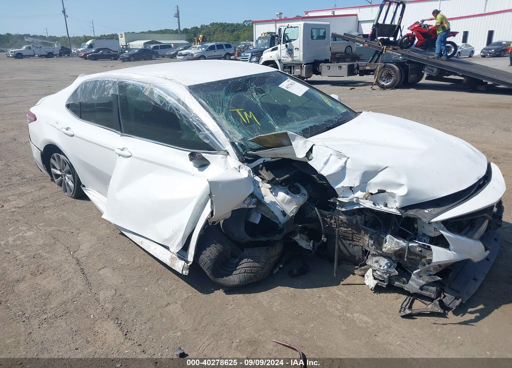 2018 TOYOTA CAMRY LE VIN: 4T1B11HK5JU567084