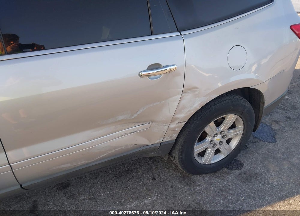 2009 CHEVROLET TRAVERSE LT VIN: 1GNEV23D29S146975