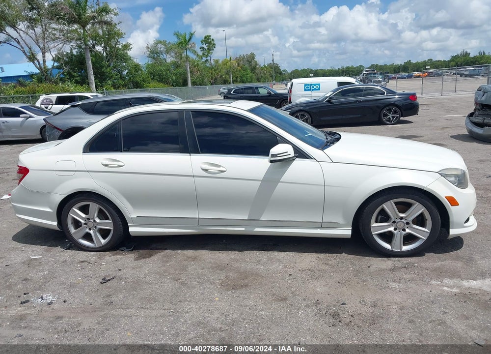 2011 MERCEDES-BENZ C 300 LUXURY/SPORT VIN: WDDGF5EB0BR172151