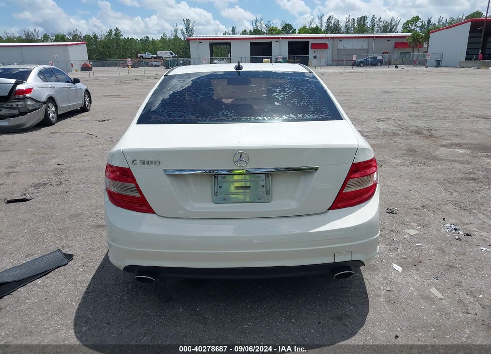 2011 MERCEDES-BENZ C 300 LUXURY/SPORT VIN: WDDGF5EB0BR172151