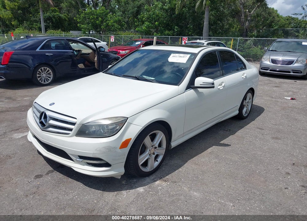 2011 MERCEDES-BENZ C 300 LUXURY/SPORT VIN: WDDGF5EB0BR172151