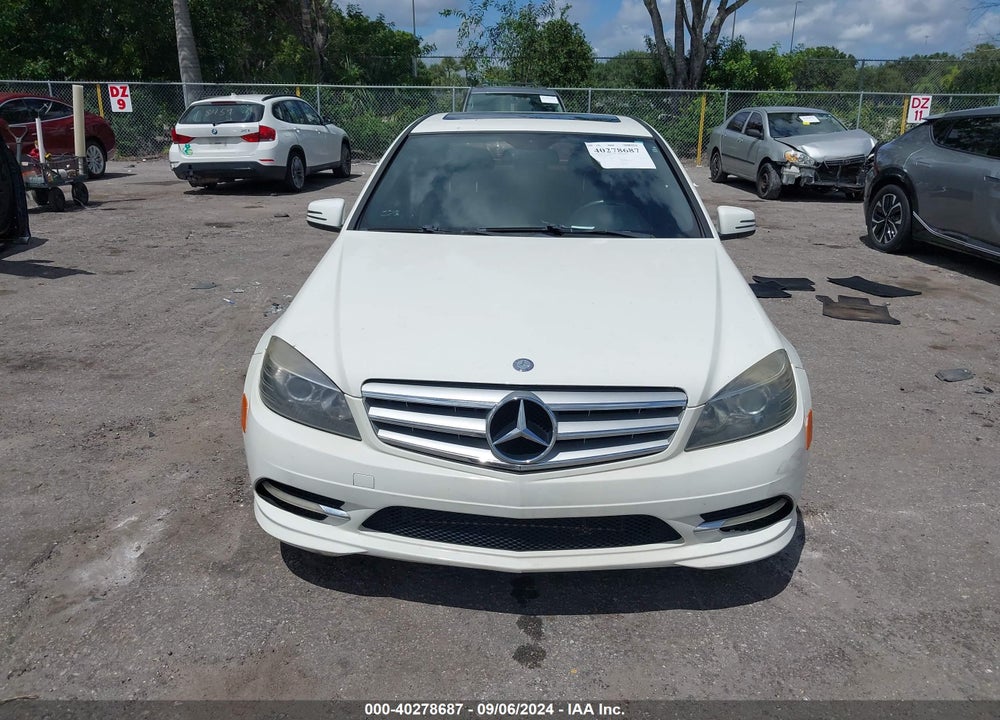 2011 MERCEDES-BENZ C 300 LUXURY/SPORT VIN: WDDGF5EB0BR172151
