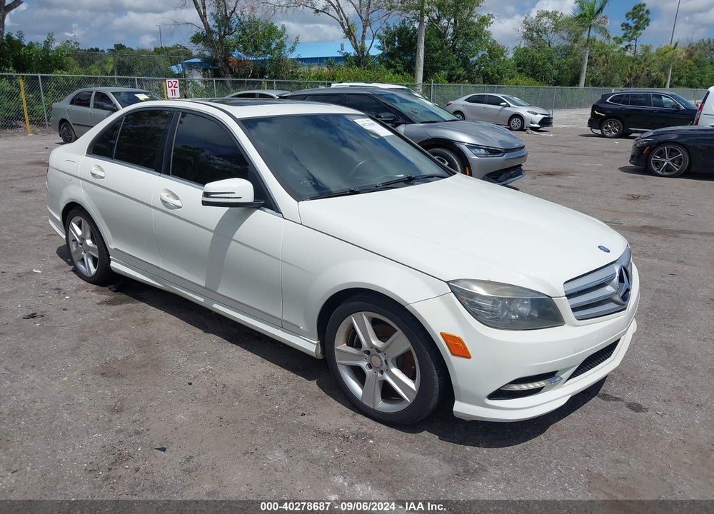 2011 MERCEDES-BENZ C 300 LUXURY/SPORT VIN: WDDGF5EB0BR172151