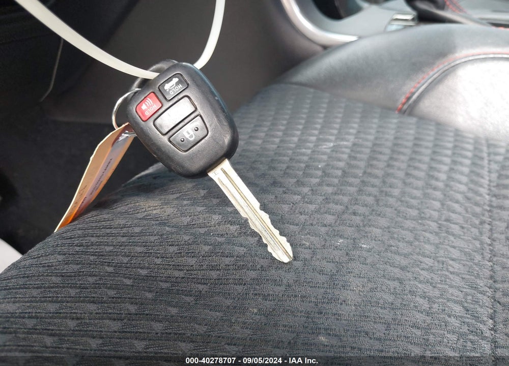 2015 TOYOTA CAMRY SE VIN: 4T1BF1FK2FU100670