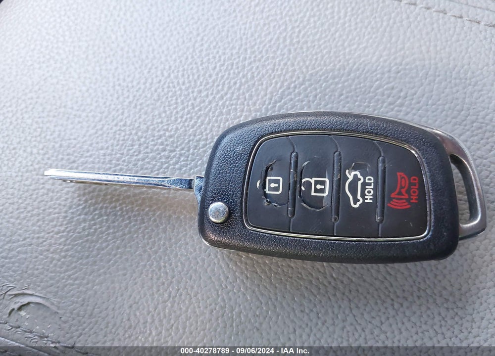2015 HYUNDAI SONATA VIN: 5NPE24AF2FH203493