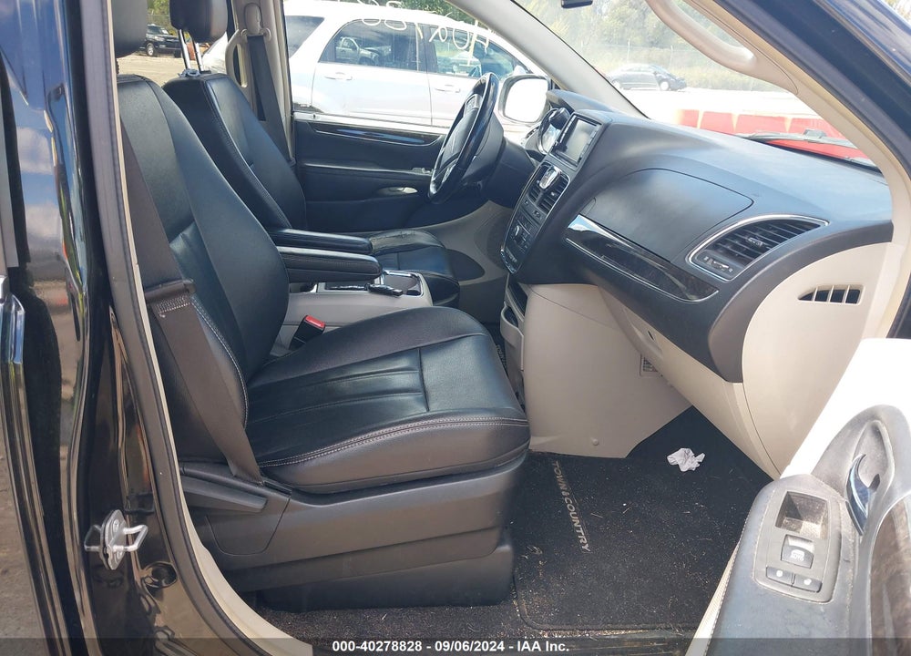 2014 CHRYSLER TOWN & COUNTRY VIN: 2C4RC1BG4ER441884