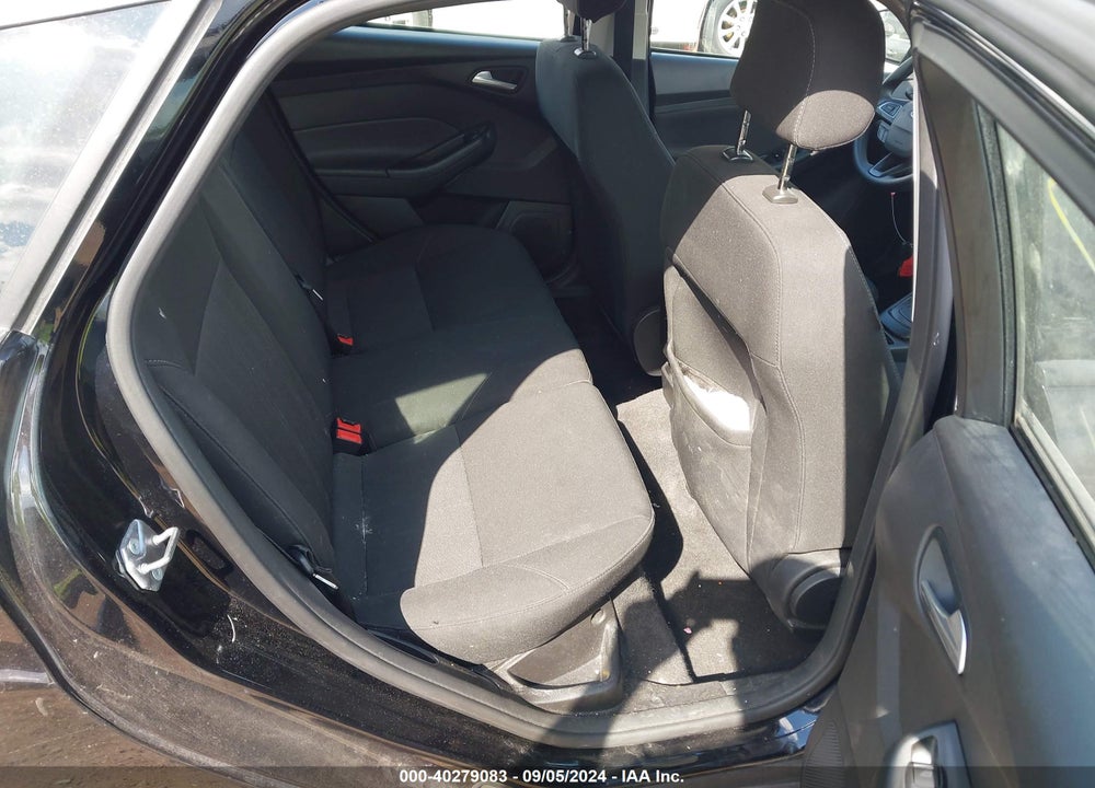 2018 FORD FOCUS SE VIN: 1FADP3K28JL260326
