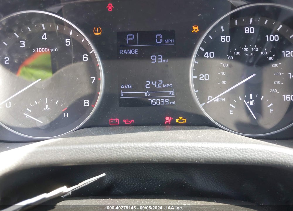 2017 HYUNDAI ELANTRA VIN: 5NPD74LF9HH153642
