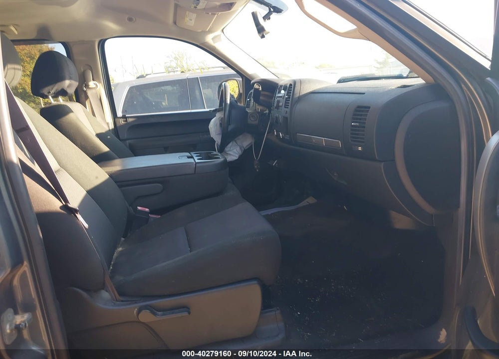 2011 CHEVROLET SILVERADO 1500 LT VIN: 1GCPKSE32BF141370