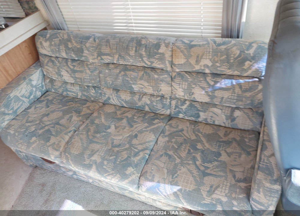 2000 COACHMEN MIRADA VIN: 3FCLF53SXXJA34848