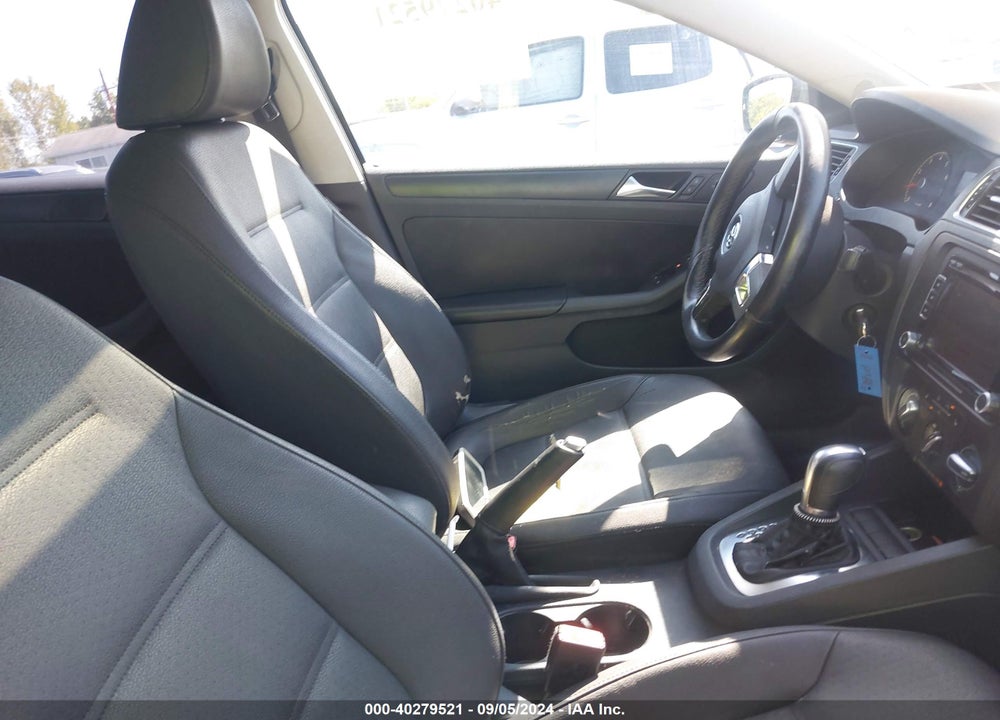 2011 VOLKSWAGEN JETTA 2.5L SE VIN: 3VWDZ7AJ4BM377287