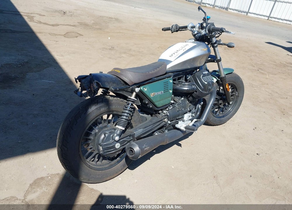 2021 MOTO GUZZI V9 BOBBER VIN: ZGUMAUB03MM000055
