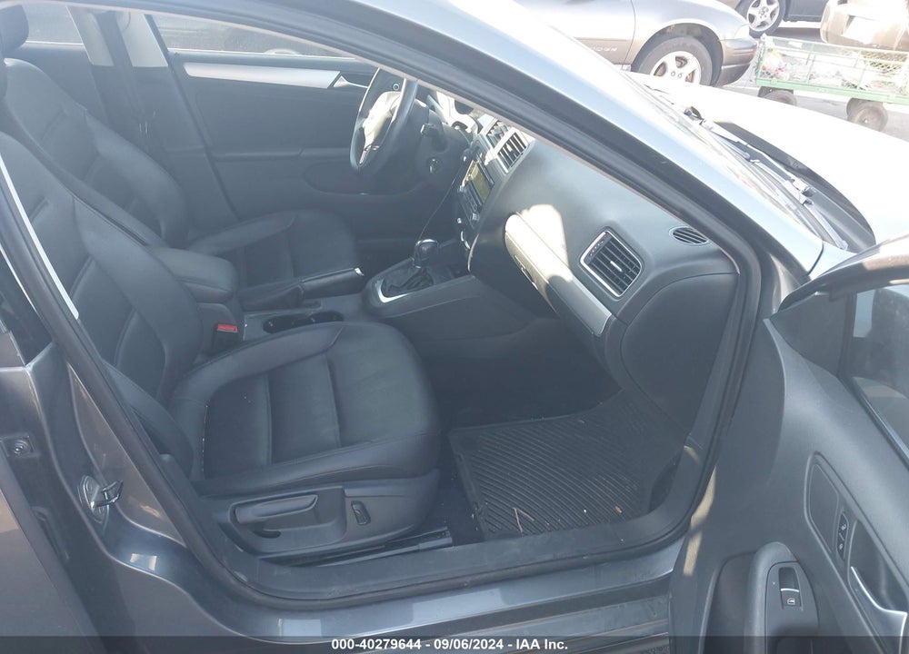 2013 VOLKSWAGEN JETTA 2.5L SE VIN: 3VWDX7AJ3DM261670