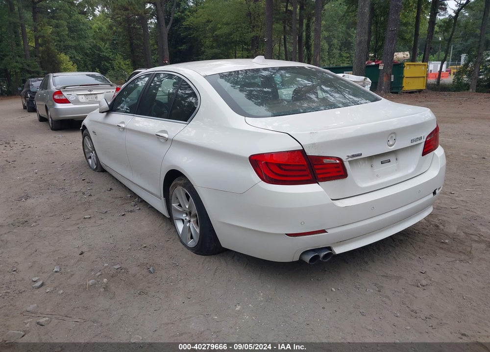 2013 BMW 528I XDRIVE VIN: WBAXH5C52DD111611