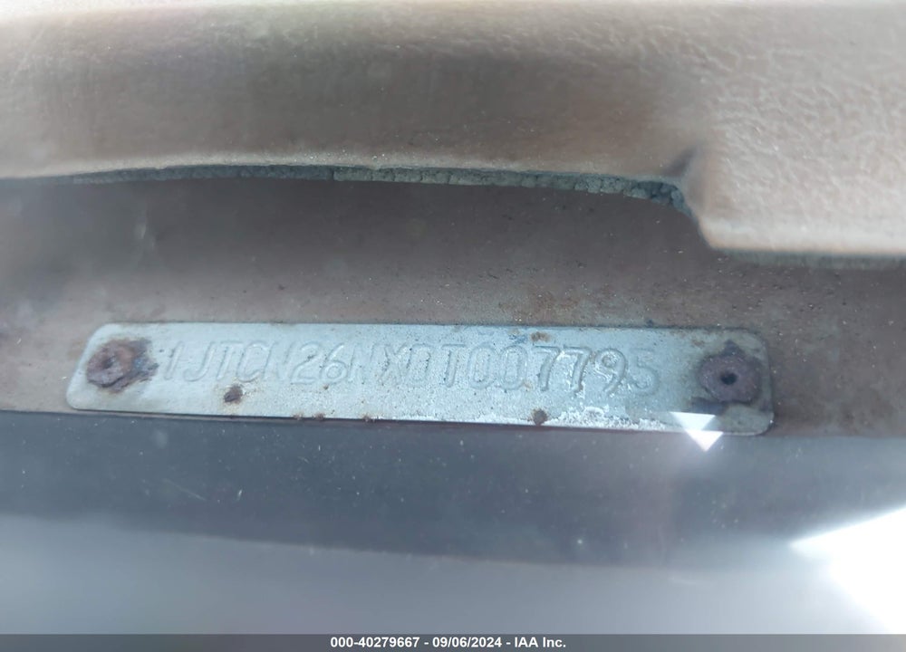 1983 JEEP TRUCK J10 VIN: 1JTCN26NXDT007795