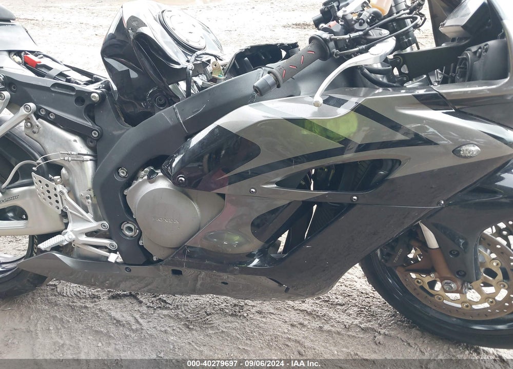 2005 HONDA CBR1000 RR VIN: JH2SC57045M103691