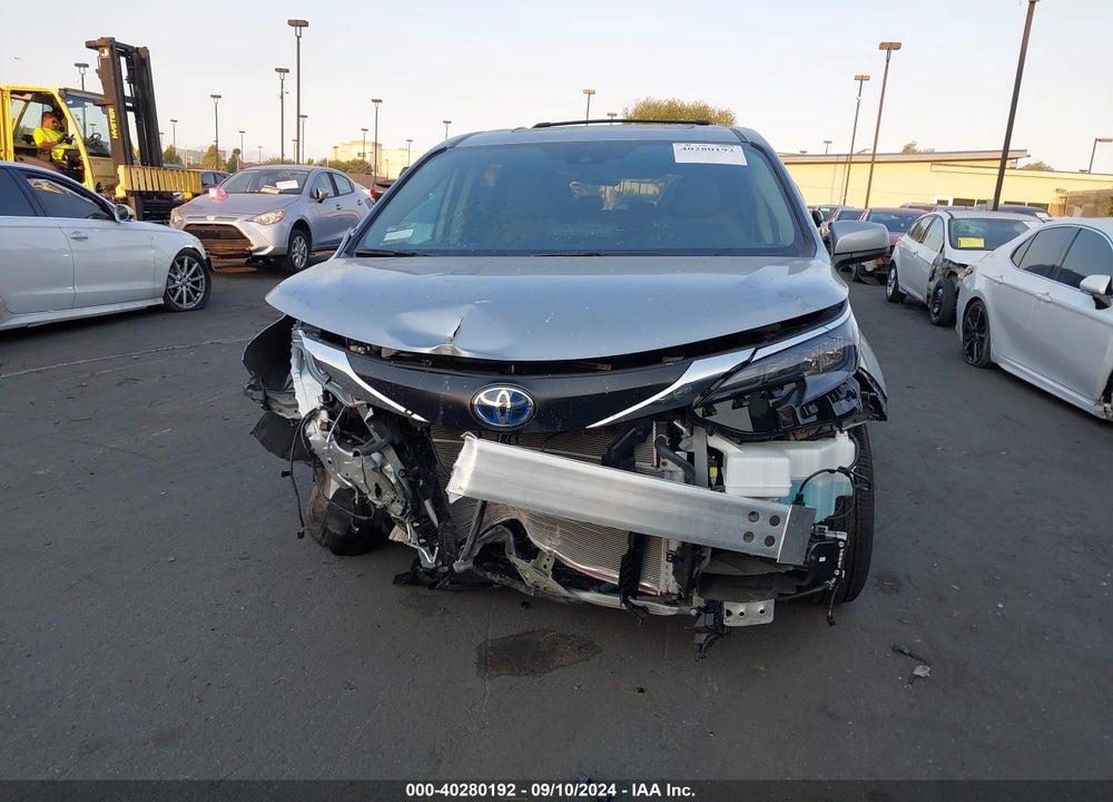 2024 TOYOTA SIENNA LE VIN: 5TDBRKECXRS207132