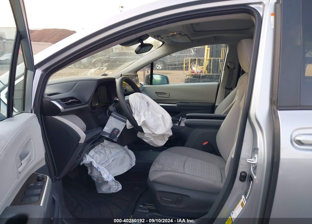 2024 TOYOTA SIENNA LE VIN: 5TDBRKECXRS207132
