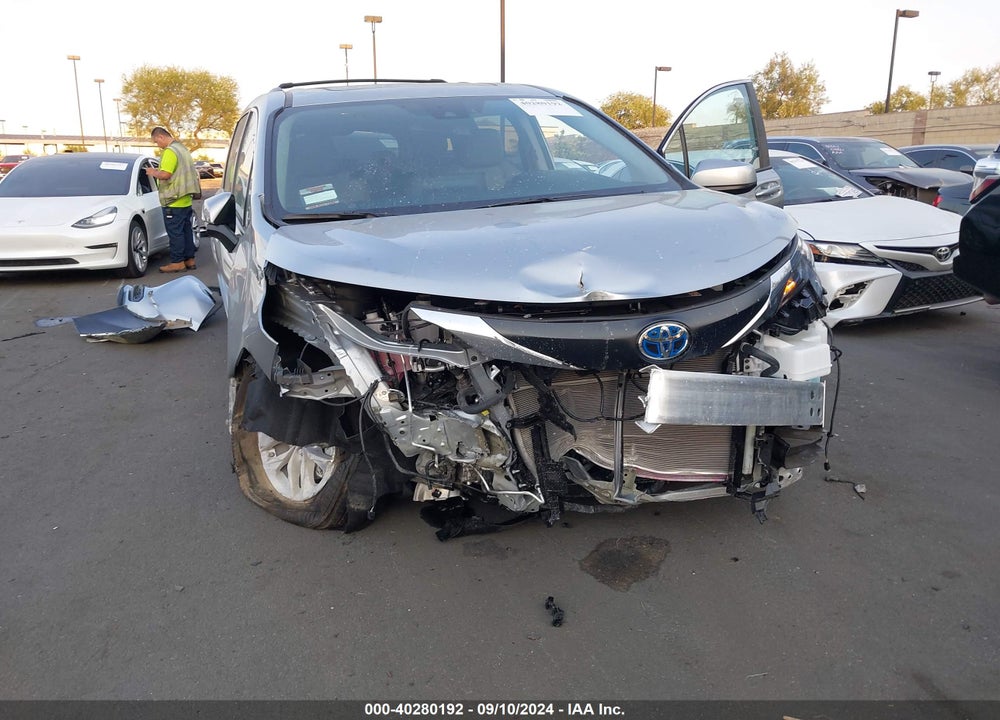 2024 TOYOTA SIENNA LE VIN: 5TDBRKECXRS207132