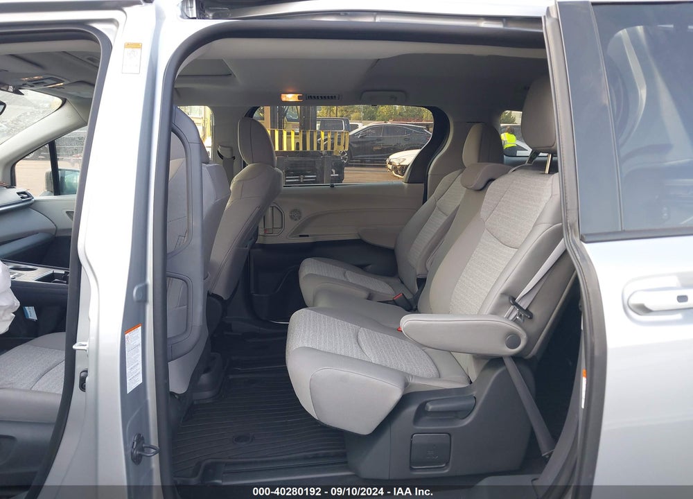 2024 TOYOTA SIENNA LE VIN: 5TDBRKECXRS207132