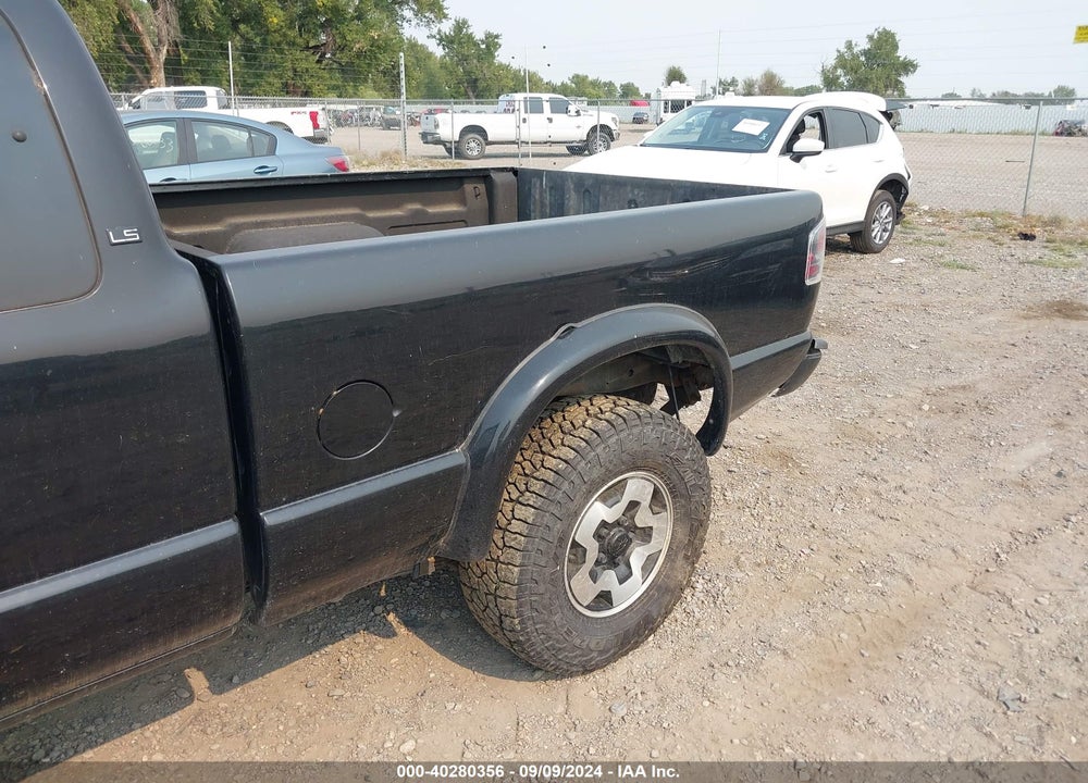 2003 CHEVROLET S-10 LS VIN: 1GCCT19X938273373