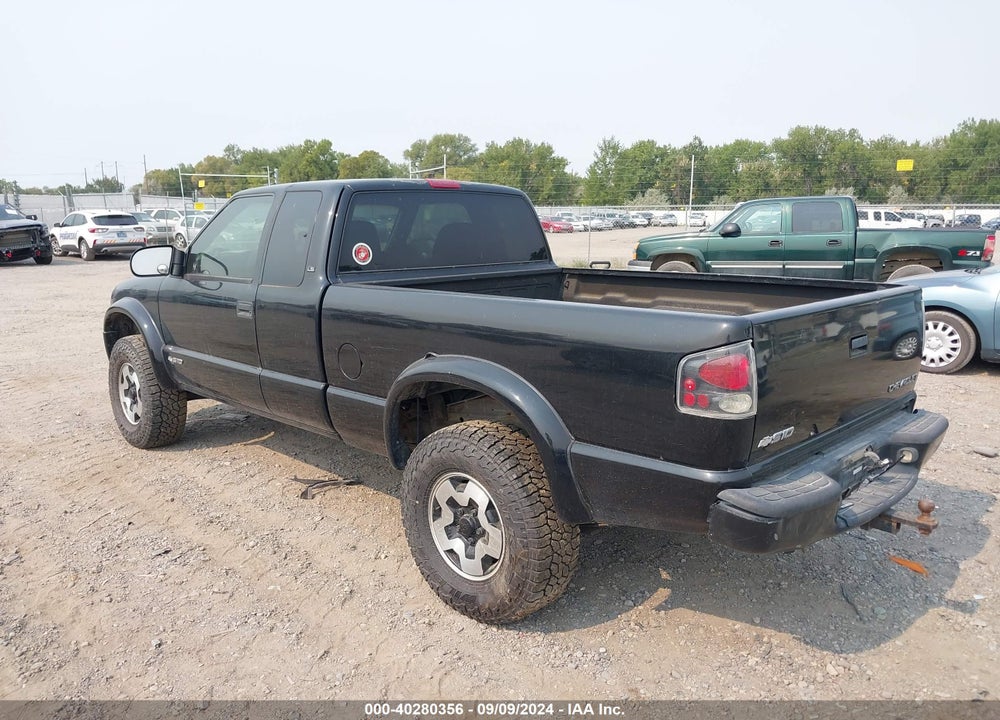 2003 CHEVROLET S-10 LS VIN: 1GCCT19X938273373