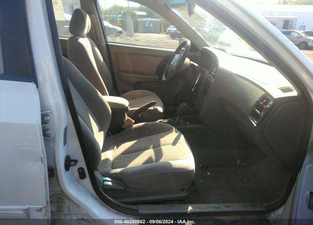 2005 HYUNDAI ELANTRA GLS/GT VIN: KMHDN46D35U195057