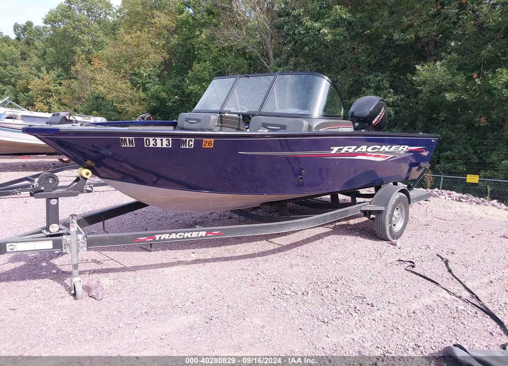 2021 TRACKER MARINE PRO V-GUIDE 175 BOAT AND TRAILER VIN: BUJ36057I021
