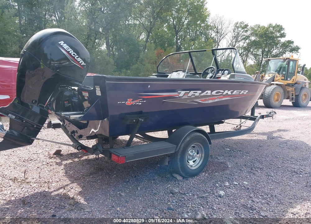 2021 TRACKER MARINE PRO V-GUIDE 175 BOAT AND TRAILER VIN: BUJ36057I021