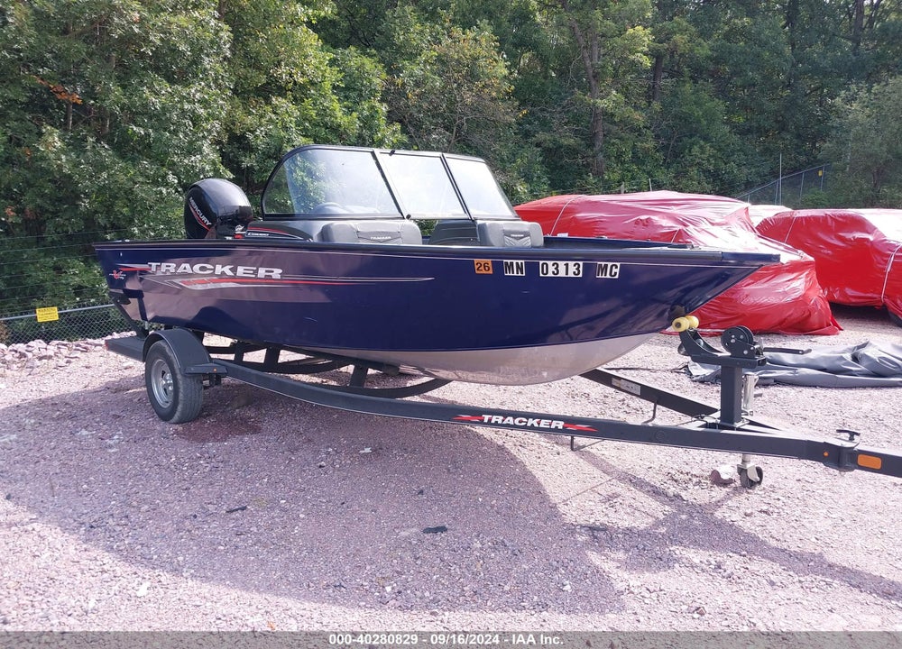 2021 TRACKER MARINE PRO V-GUIDE 175 BOAT AND TRAILER VIN: BUJ36057I021