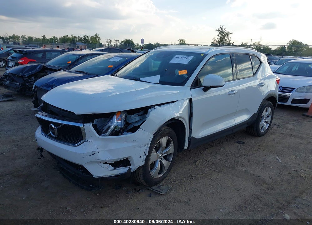 2019 VOLVO XC40 T5 MOMENTUM VIN: YV4162UK5K2122948