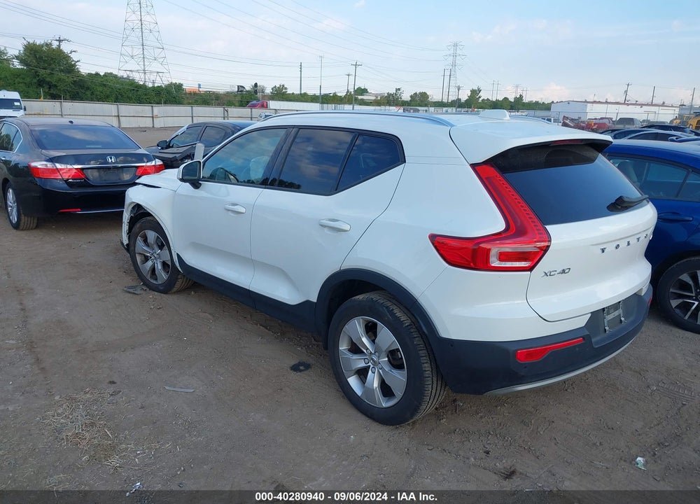 2019 VOLVO XC40 T5 MOMENTUM VIN: YV4162UK5K2122948