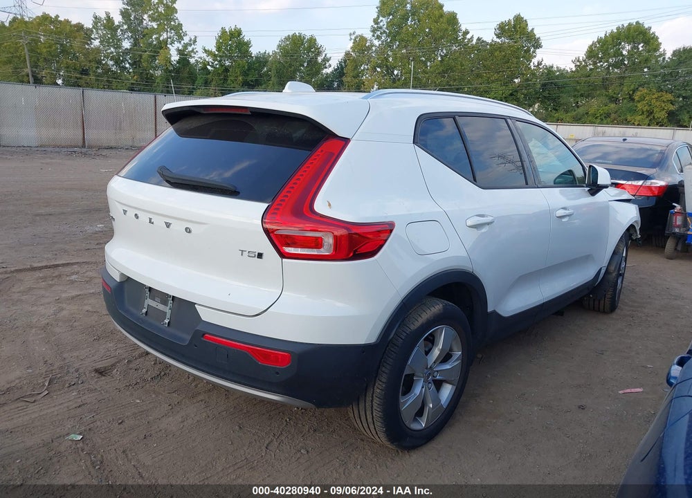 2019 VOLVO XC40 T5 MOMENTUM VIN: YV4162UK5K2122948