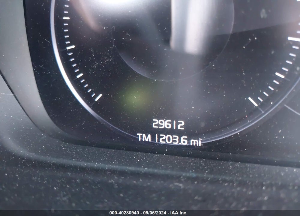 2019 VOLVO XC40 T5 MOMENTUM VIN: YV4162UK5K2122948