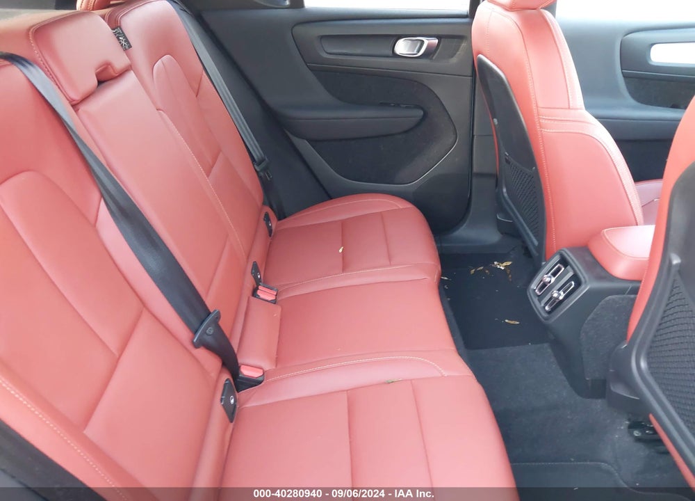 2019 VOLVO XC40 T5 MOMENTUM VIN: YV4162UK5K2122948
