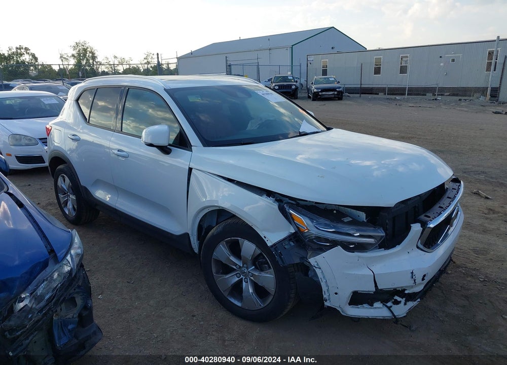 2019 VOLVO XC40 T5 MOMENTUM VIN: YV4162UK5K2122948