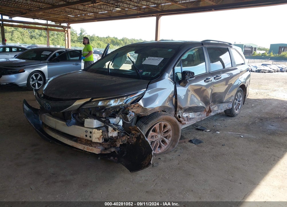 2023 TOYOTA SIENNA XLE VIN: 5TDYRKEC7PS143588