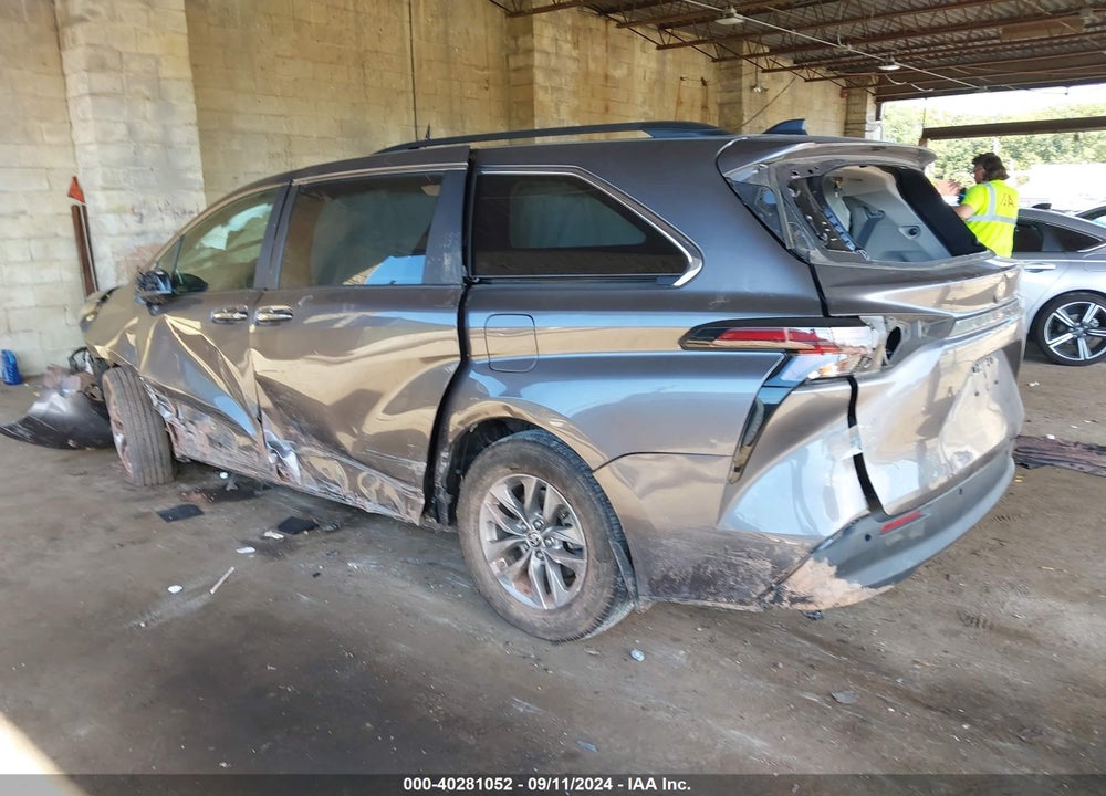 2023 TOYOTA SIENNA XLE VIN: 5TDYRKEC7PS143588