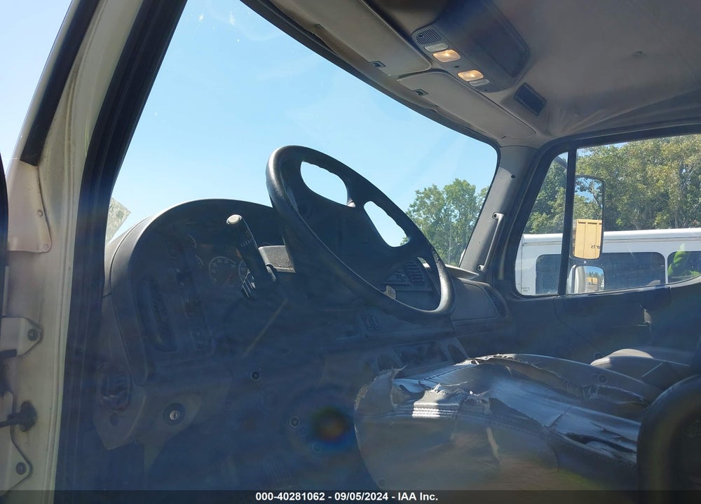 2011 FREIGHTLINER M2 106 MEDIUM DUTY VIN: 1FVACXBS4BHAZ0445