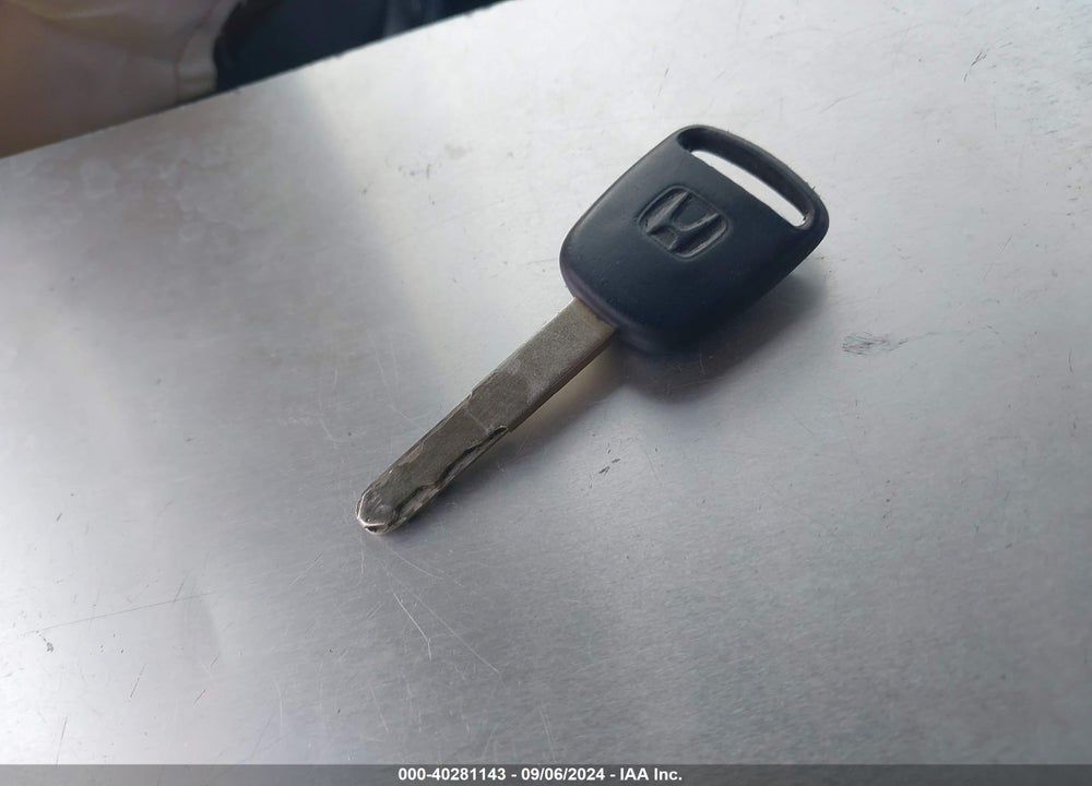 2010 HONDA FIT VIN: JHMGE8H22AC015425