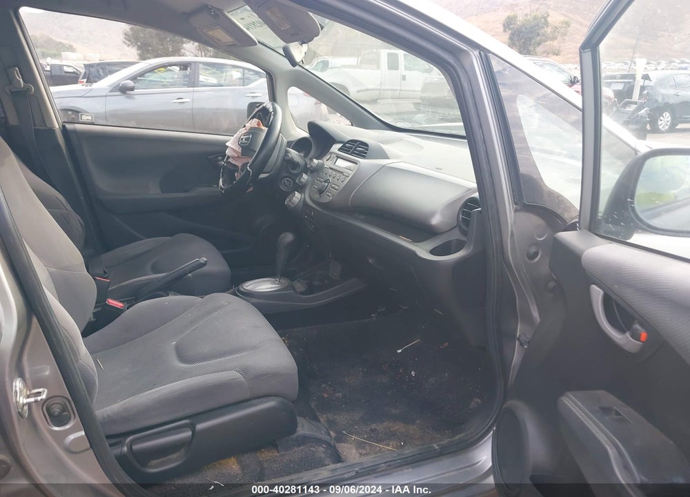 2010 HONDA FIT VIN: JHMGE8H22AC015425